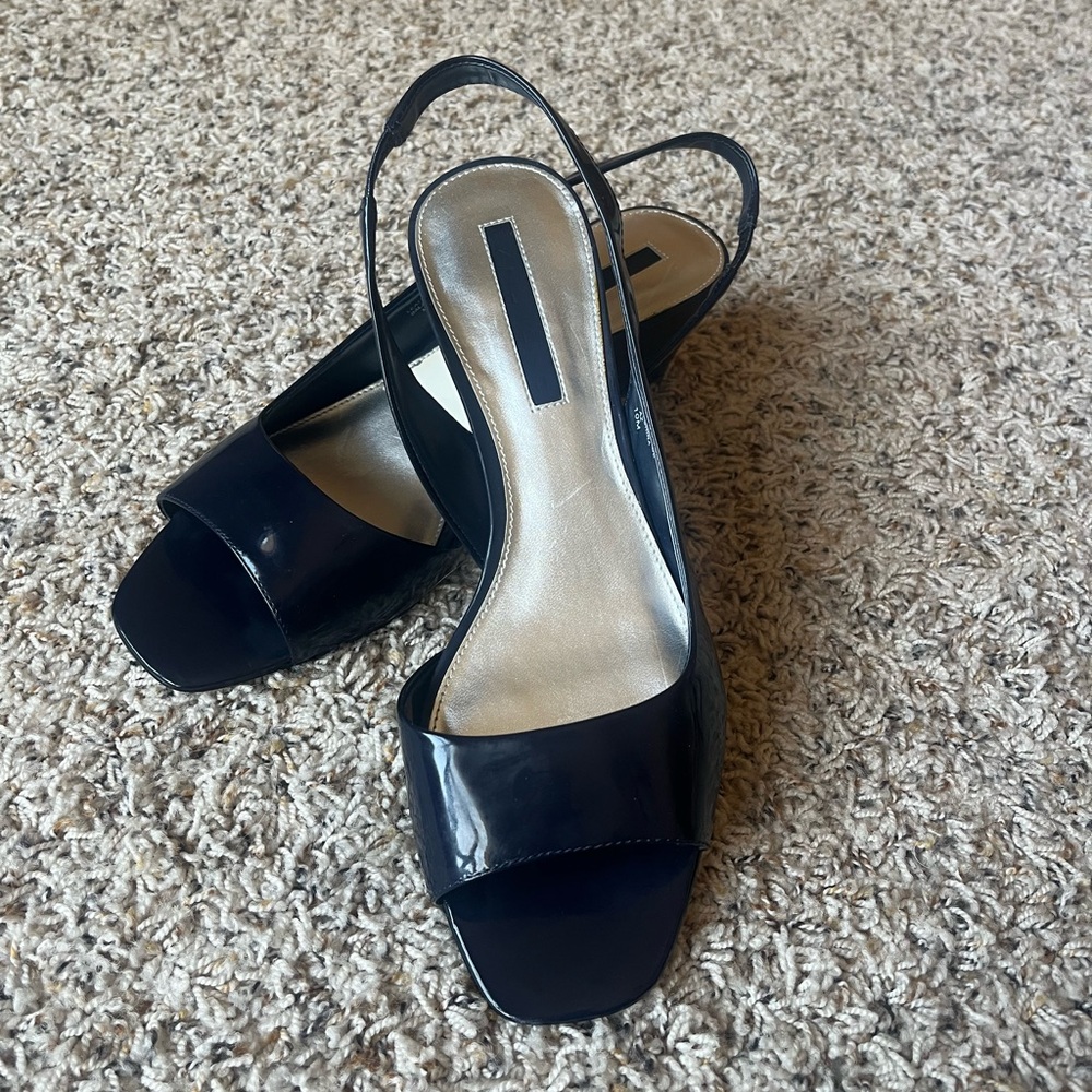 NEW! Bandolino Navy Slingback Patent Leather Heels